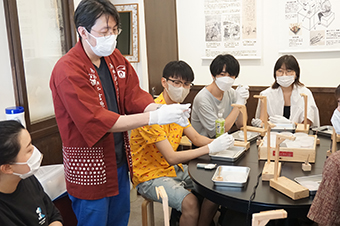 Half-day tour for international students - candy craft workshop and walking around the Ueno area