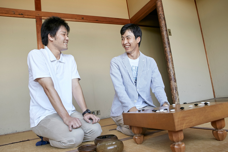 文学部史学科２年　近藤司さん（委員長） 法学部法学科３年　吉田泰朗さん（副委員長）