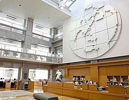 pict_books_center_01.jpg