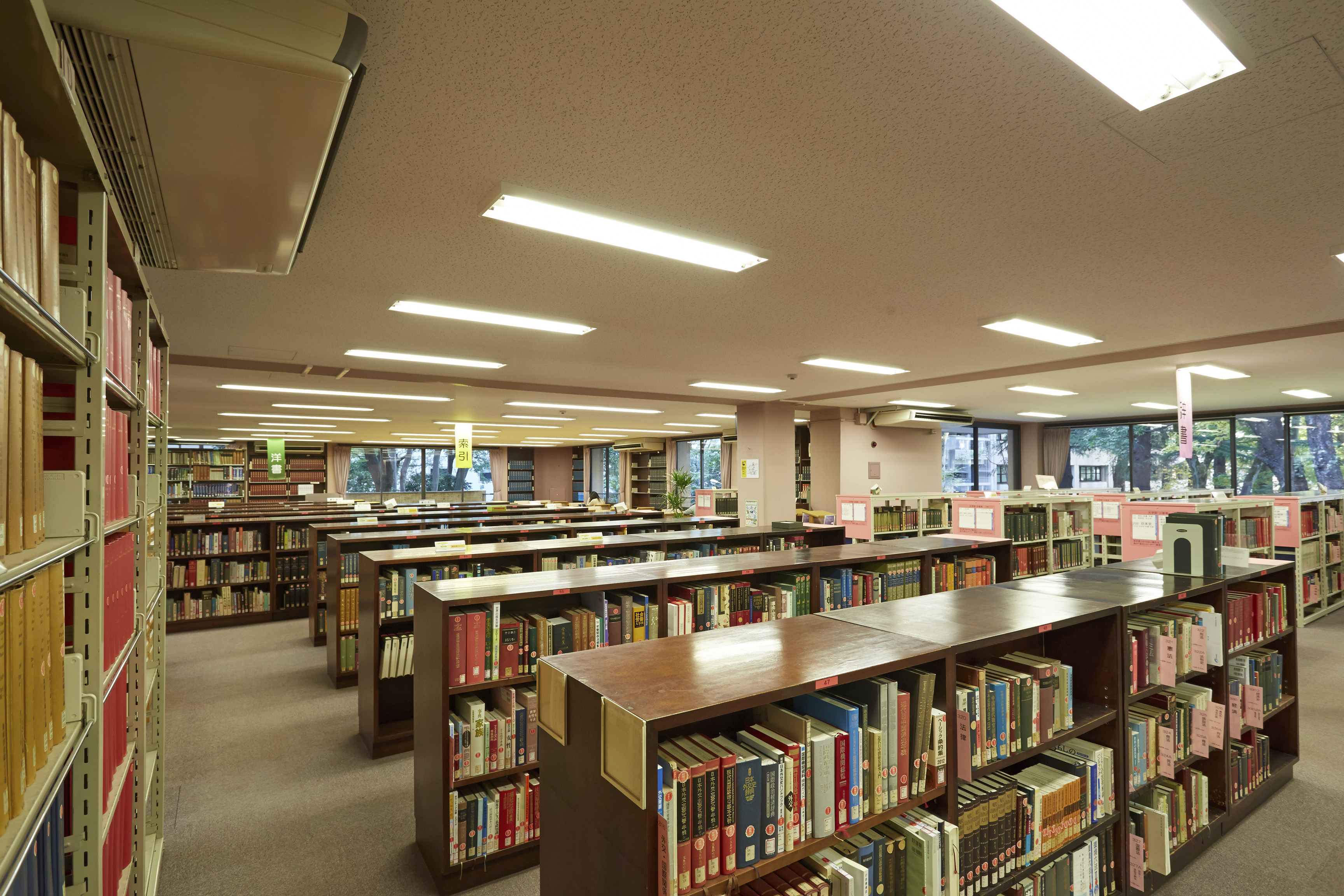 Сайт библиотека университета. Библиотека Киотского университета. Университет Киото внутри. Сеульский национальный университет библиотека. Токийский университет внутри.