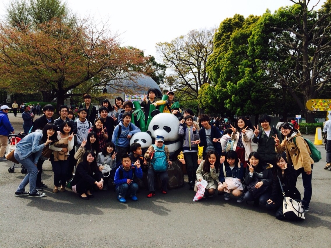 施設入居者のみなさんとの動物園遠足