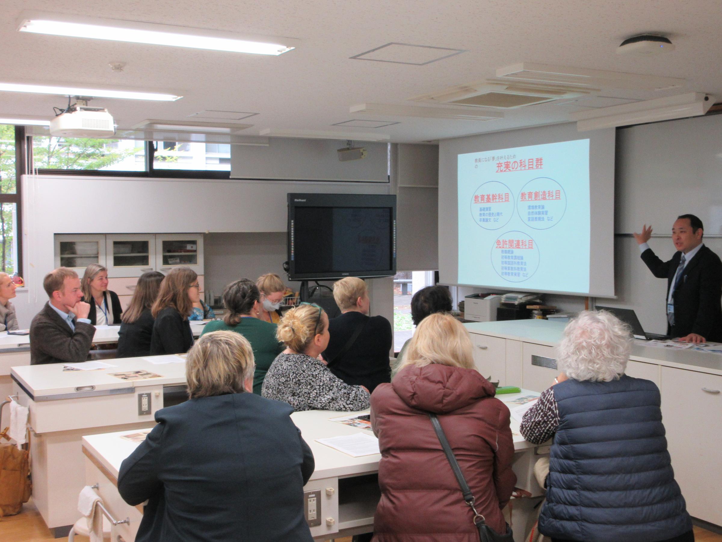 アイスランド訪日団教育学科訪問写真①