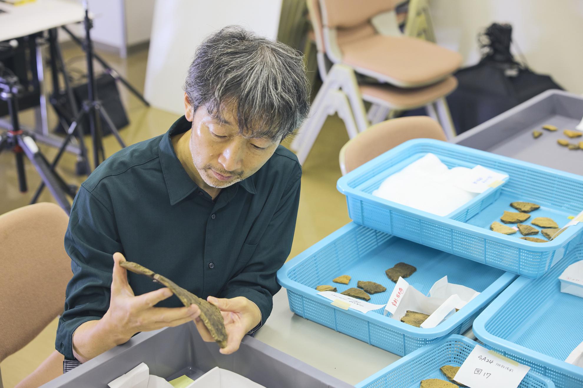縄文時代の出土遺物の年代を測定し、歴史を明らかにする