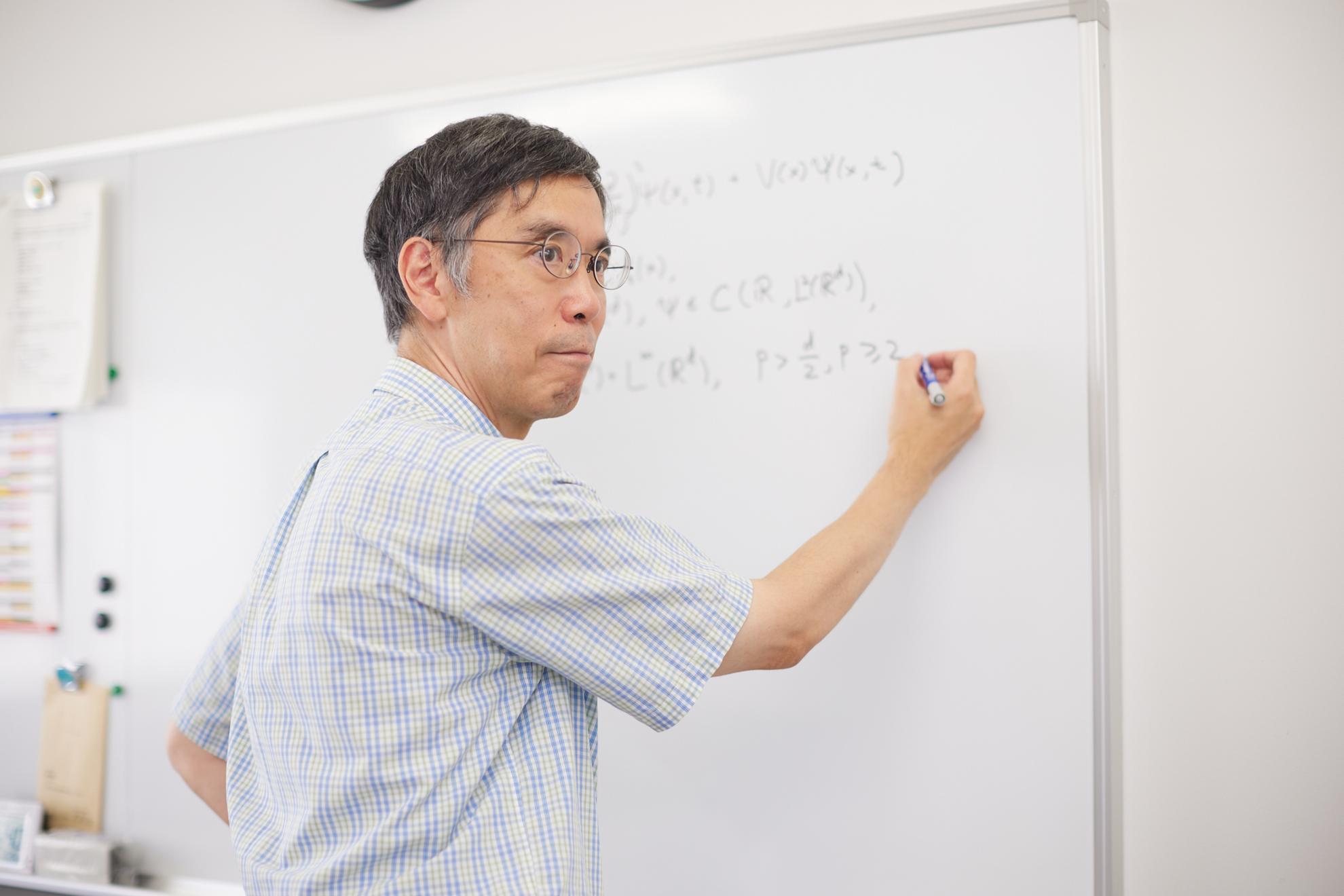 物理学の最先端理論を数学的アプローチで確かなものに